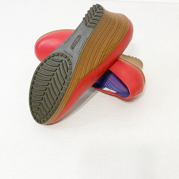 Crocs A-Leigh NWOB Sz 8 Red Closed-Toe Leather Wedge Sandals - Picture 8 of 12